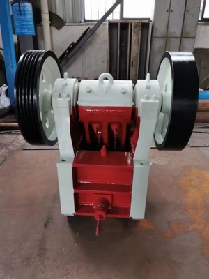 Máy nghiền hàm 15Kw 5-20 TPH Khai thác Máy nghiền đá quy mô nhỏ PE250 * 400