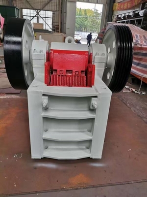 Máy nghiền hàm 15Kw 5-20 TPH Khai thác Máy nghiền đá quy mô nhỏ PE250 * 400