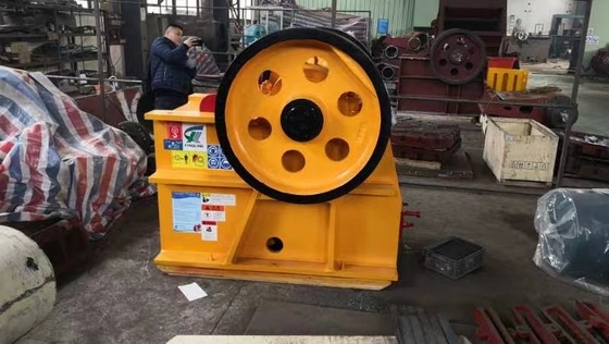Máy nghiền hàm 15Kw 5-20 TPH Khai thác Máy nghiền đá quy mô nhỏ PE250 * 400