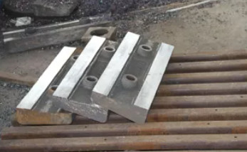 Phụ tùng máy nghiền đá Cr26 CI231 Máy nghiền va đập Chrome cao Chrome Phụ tùng mài mòn PF1315, Bộ phận máy nghiền bộ ba